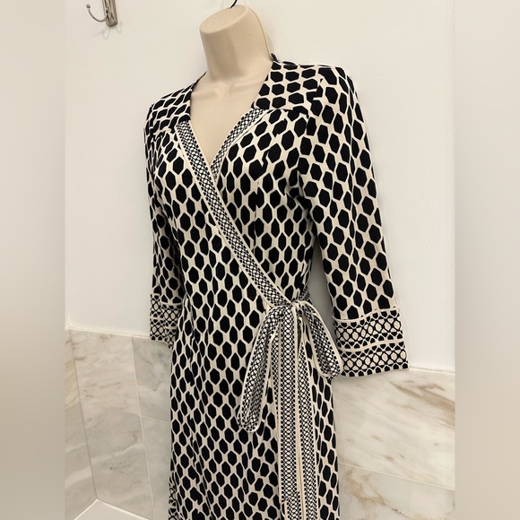 Diane Von Furstenberg Tallulah Silk Wrap Black & White Geometric Dress - Picture 16 of 16